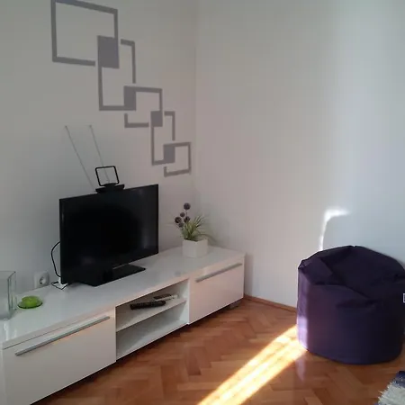 Apartment Feel Center