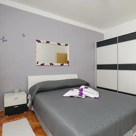 Feel Center Apartment