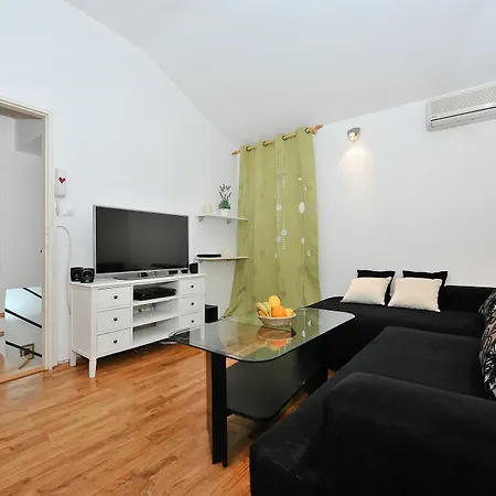 Apartment Feel Center *