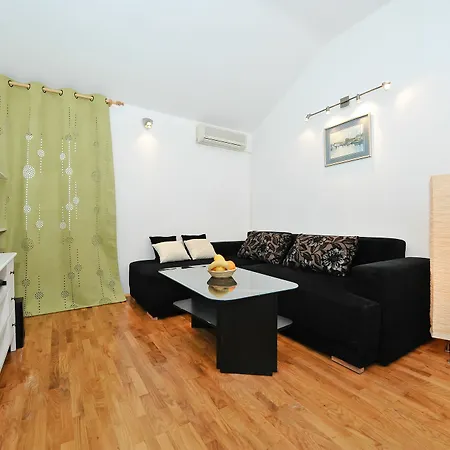 Apartment Feel Center *